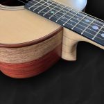 Guitare acoustique auditorium en bois clair épicéa du Jura et incrustation en nacre style astral