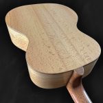 Guitare acoustique auditorium en bois clair épicéa du Jura, hêtre, palissandre et incrustation verte style celtique