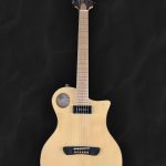 Guitare hybride en bois clair épicéa du Jura, palissandre indien et incrustation de rose en bois