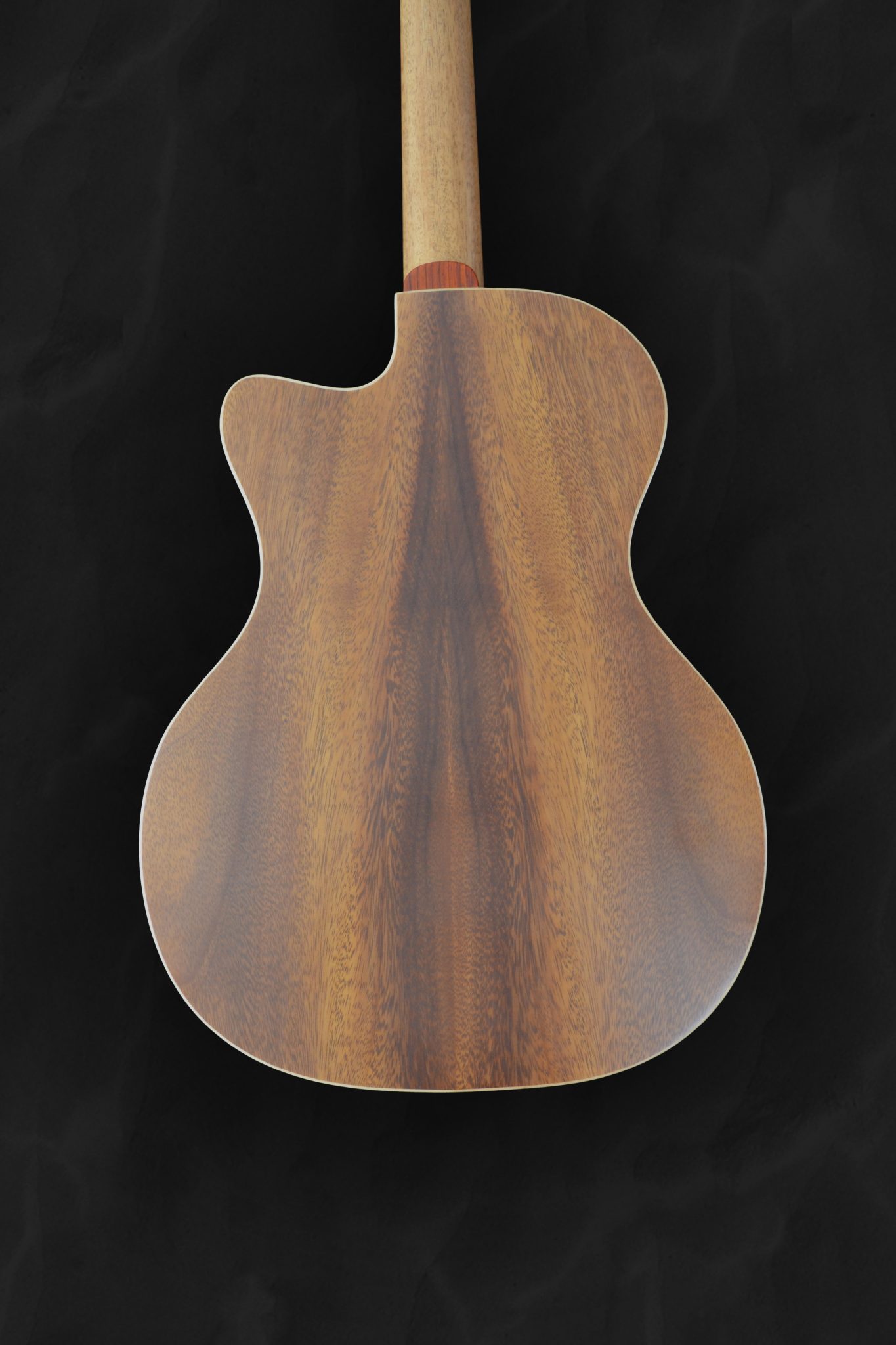 Guitare classique auditorium nylon sur mesure en cèdre rouge