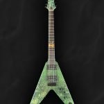 Guitare électrique flying V en bois vert et incrustations personnalisées