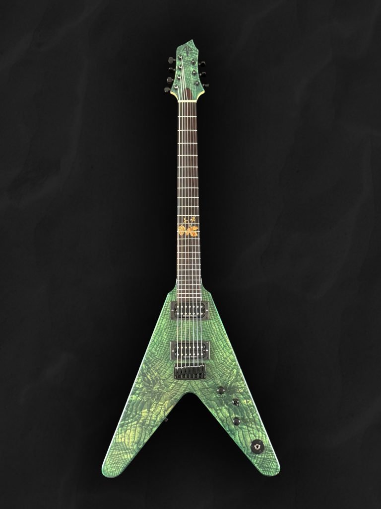 Guitare électrique flying V en bois vert et incrustations personnalisées