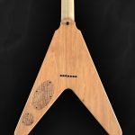 Guitare électrique flying V en bois vert et incrustations personnalisées